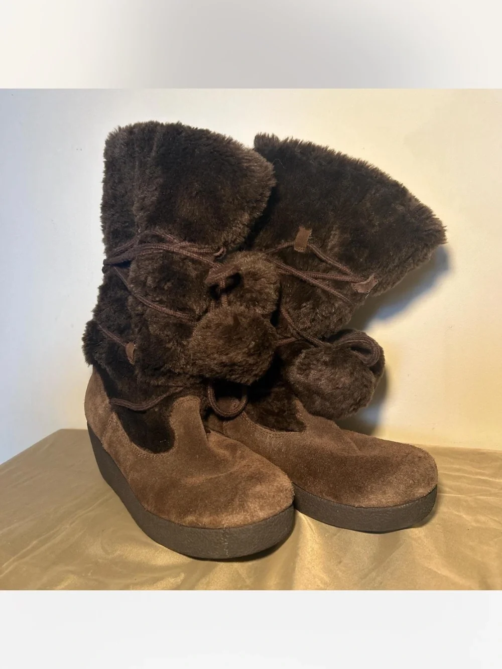 Y2K brown Pom Pom faux fur boots